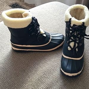 Snow boots